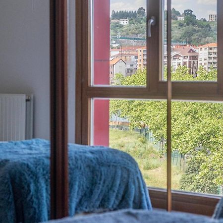 Confort Junto A La Ria De Barakaldo Buitenkant foto