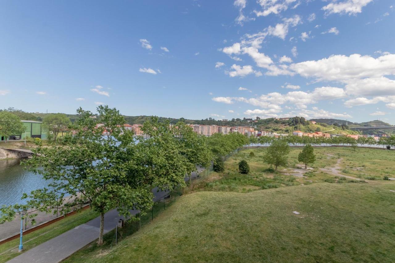 Confort Junto A La Ria De Barakaldo Buitenkant foto